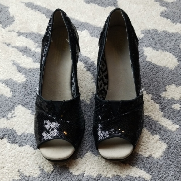 TOMS Wedge Sandals - Picture 2 of 8